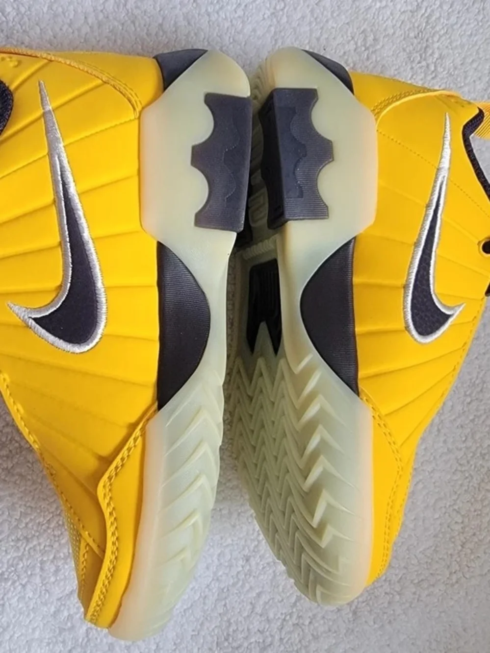 Nike Kids' Yellow & Navy Low-Top Sneakers Size 12C
